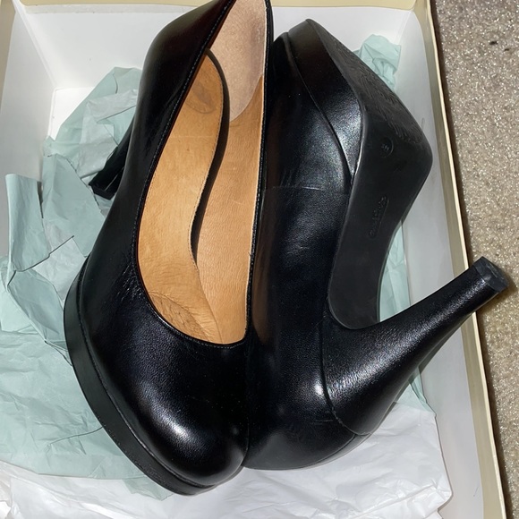 Brand new Black heels - Picture 2 of 4